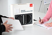 Display sur la table, passage de cloison actif