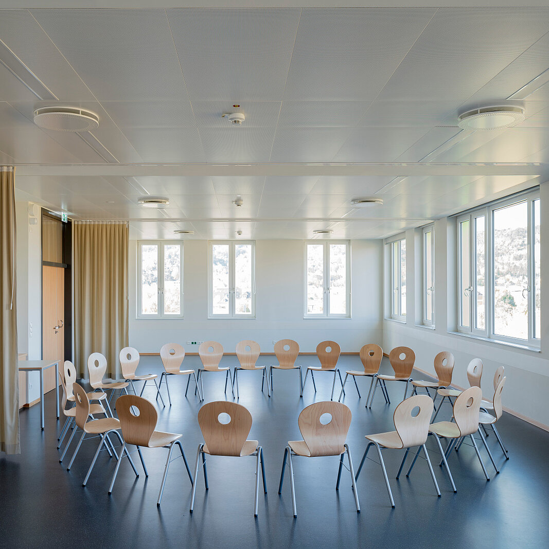 Aula scolastica Sistema ad aggancio Zehnder RHC Soffitto in metallo