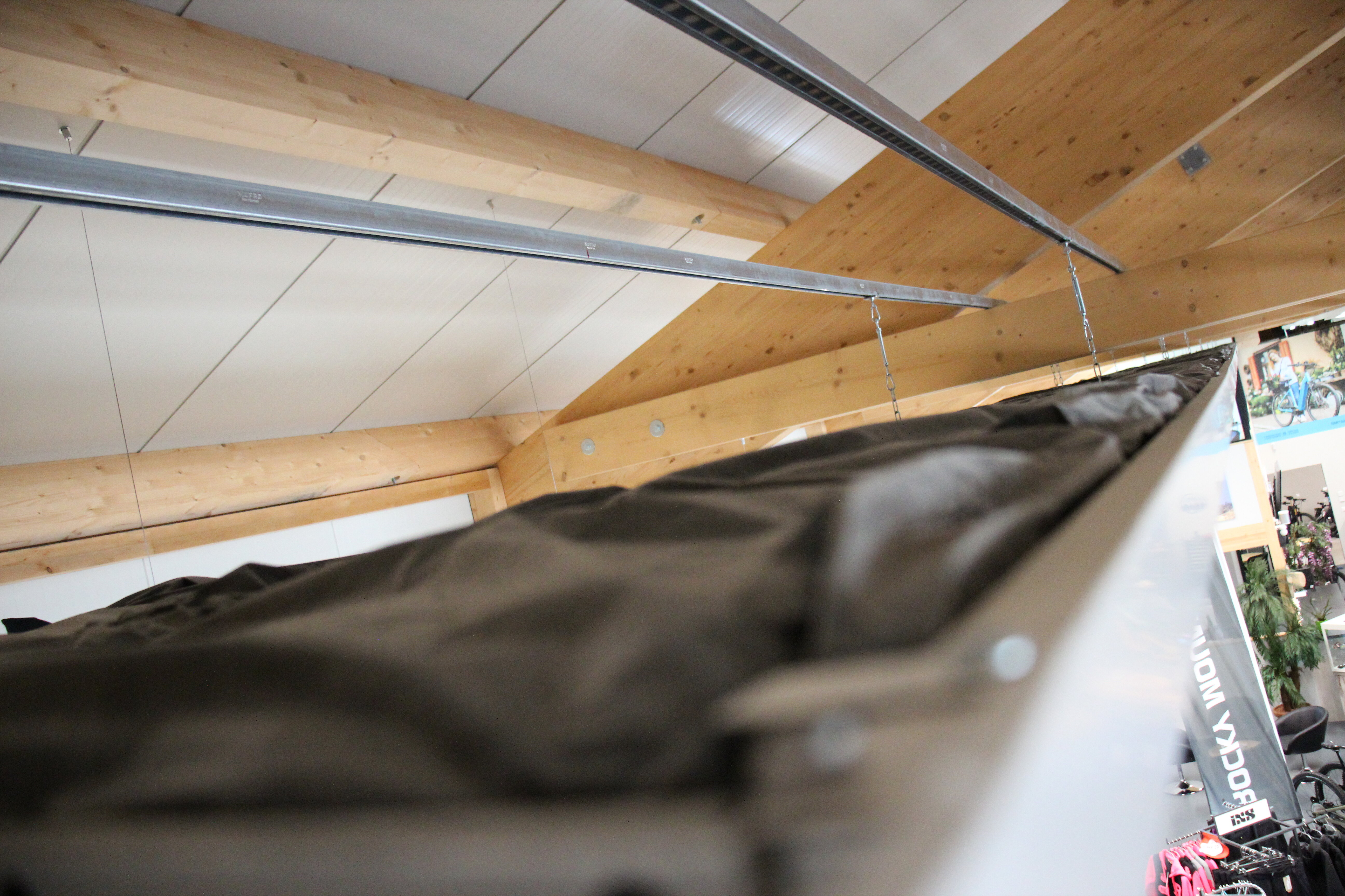 Isolation du panneau rayonnant de plafond