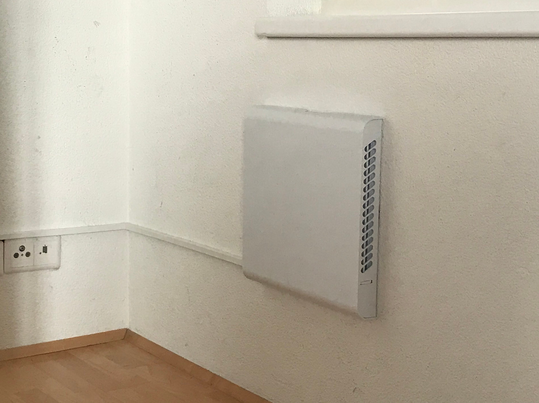 Sobria mascherina per parete interna per ComfoSpot 50